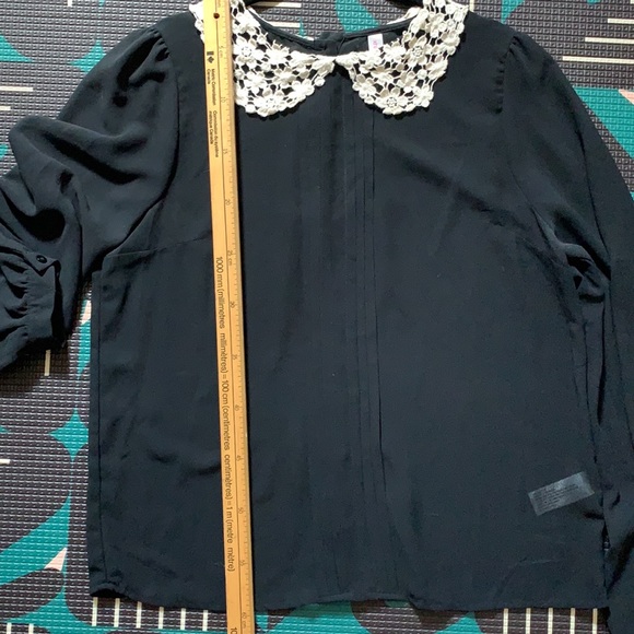 💚2/$12 or 3/$15💚 Lace Collar Black Blouse - Picture 4 of 10